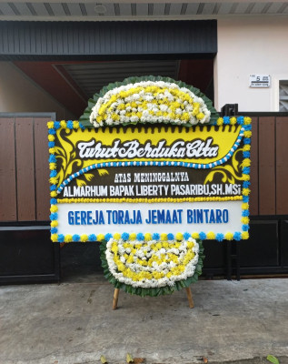 Papan Bunga Duka di Leato Utara