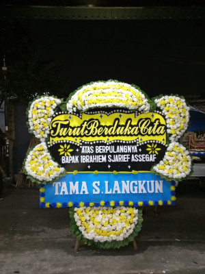 Papan Bunga Duka di Leato Utara